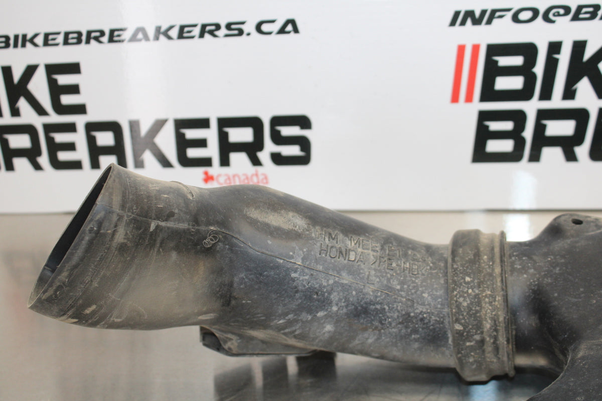 05-06 HONDA CBR600RR RIGHT LEFT AIR INTAKE DUCTS BB149
