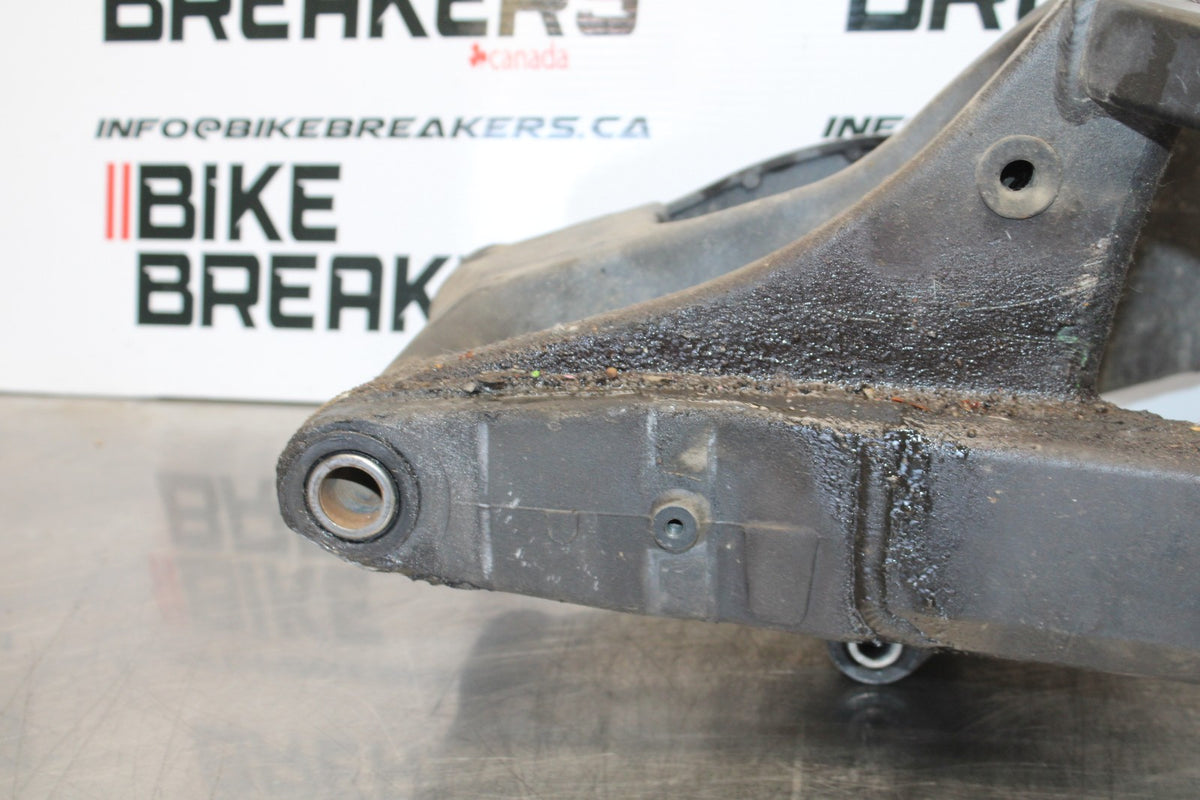 2007 Kawasaki Ninja ZX6R ZX600P REAR SWINGARM BACK SUSPENSION SWING ARM BB175