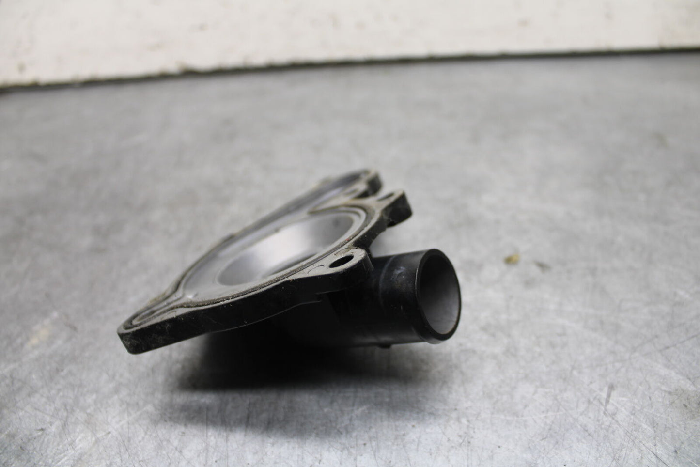 22-24 YAMAHA XSR900 ENGINE WATER COOLANT PUMP COVER BB683