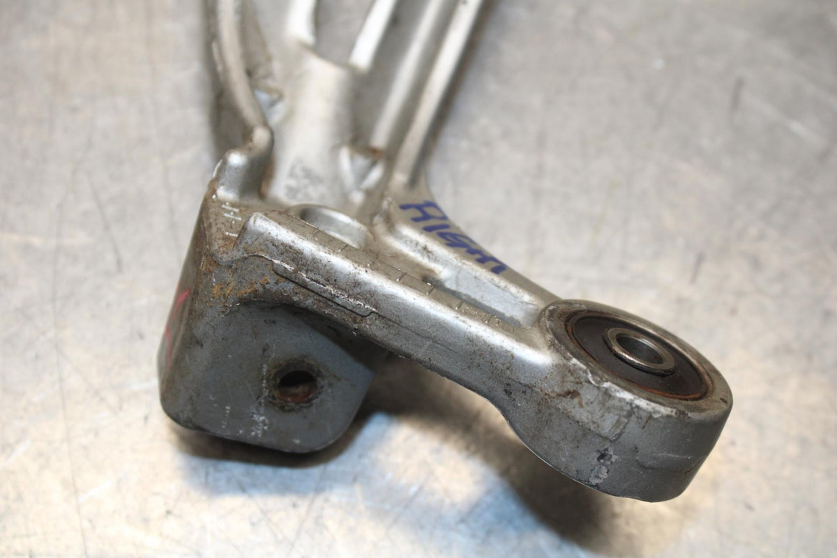 01 SUZUKI GSXR1000 RIGHT REAR BACK PASSENGER PEG BRACKET BB100