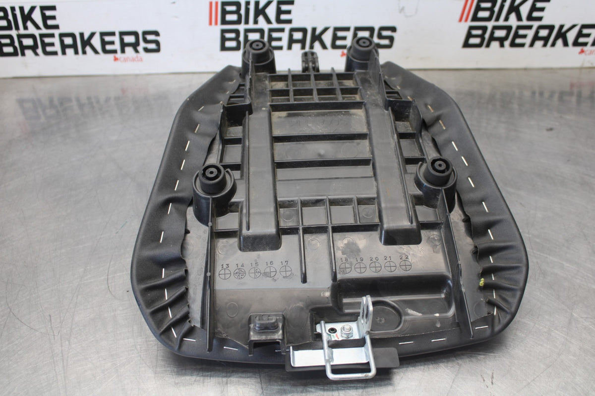 15-17 YAMAHA FJ09 FRONT DRIVERS SEAT PAD SADDLE PILLION BB906