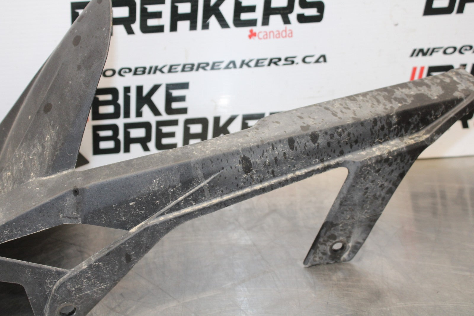 18-23 KAWASAKI NINJA 400 EX400 ABS REAR BACK DRIVE CHAIN GUARD SHIELD BB177