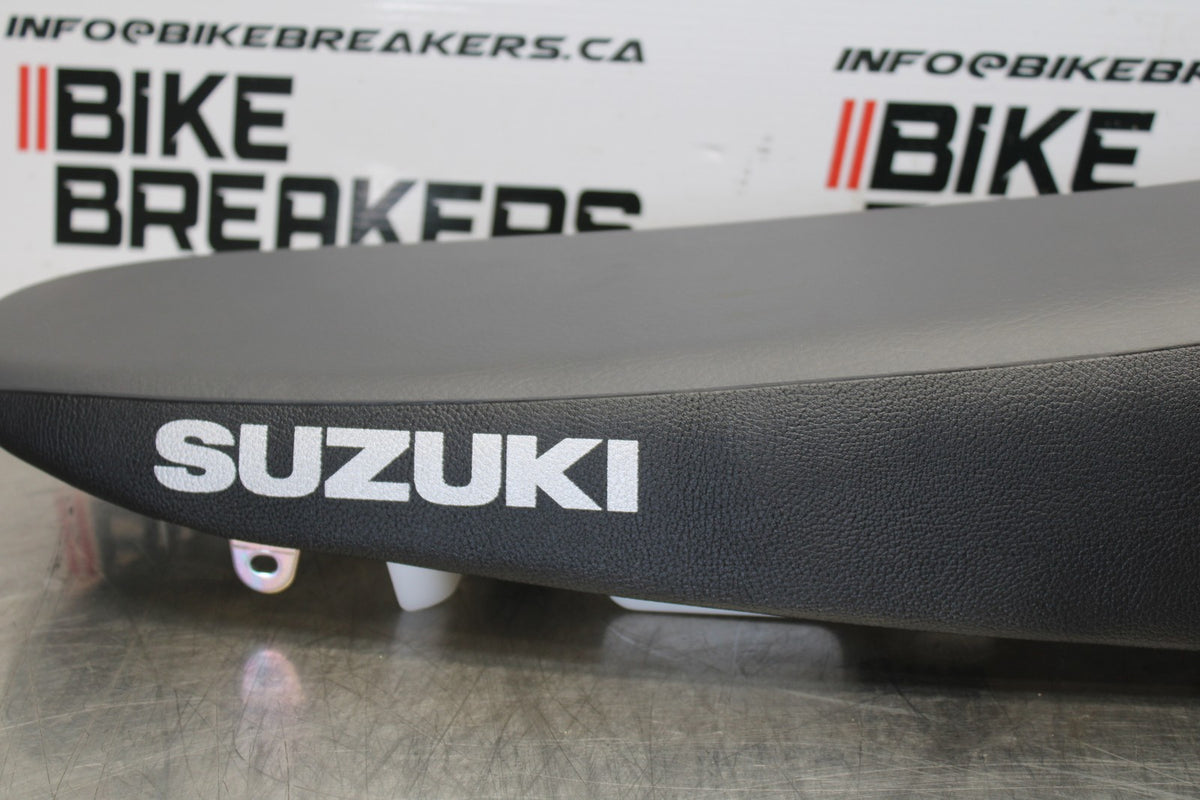 08-23 SUZUKI DRZ400S FRONT REAR SEAT SADDLE NEW TAKE OFF BB00