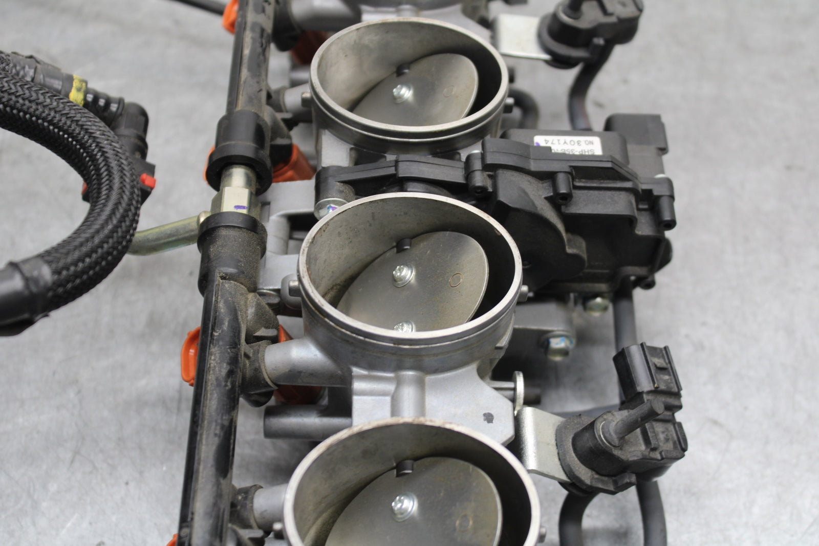 13-18 KAWASAKI NINJA ZX6R MAIN FUEL INJECTORS / THROTTLE BODIES 16163-0772 BB666