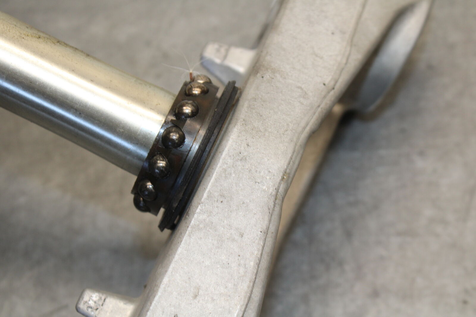 05-06 SUZUKI GSXR1000 FRONT FORKS CLAMP LOWER TRIPLE TREE STEM 51410-41G00 BB677