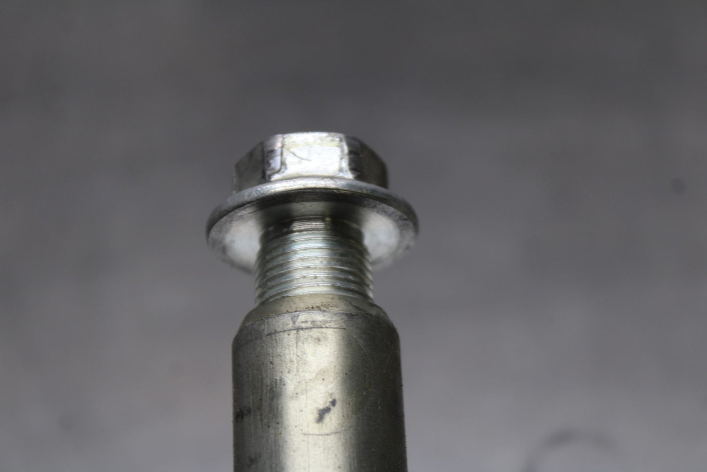 08-10 SUZUKI GSXR 600 FRONT WHEEL RIM AXLE PIVOT BOLT BB202