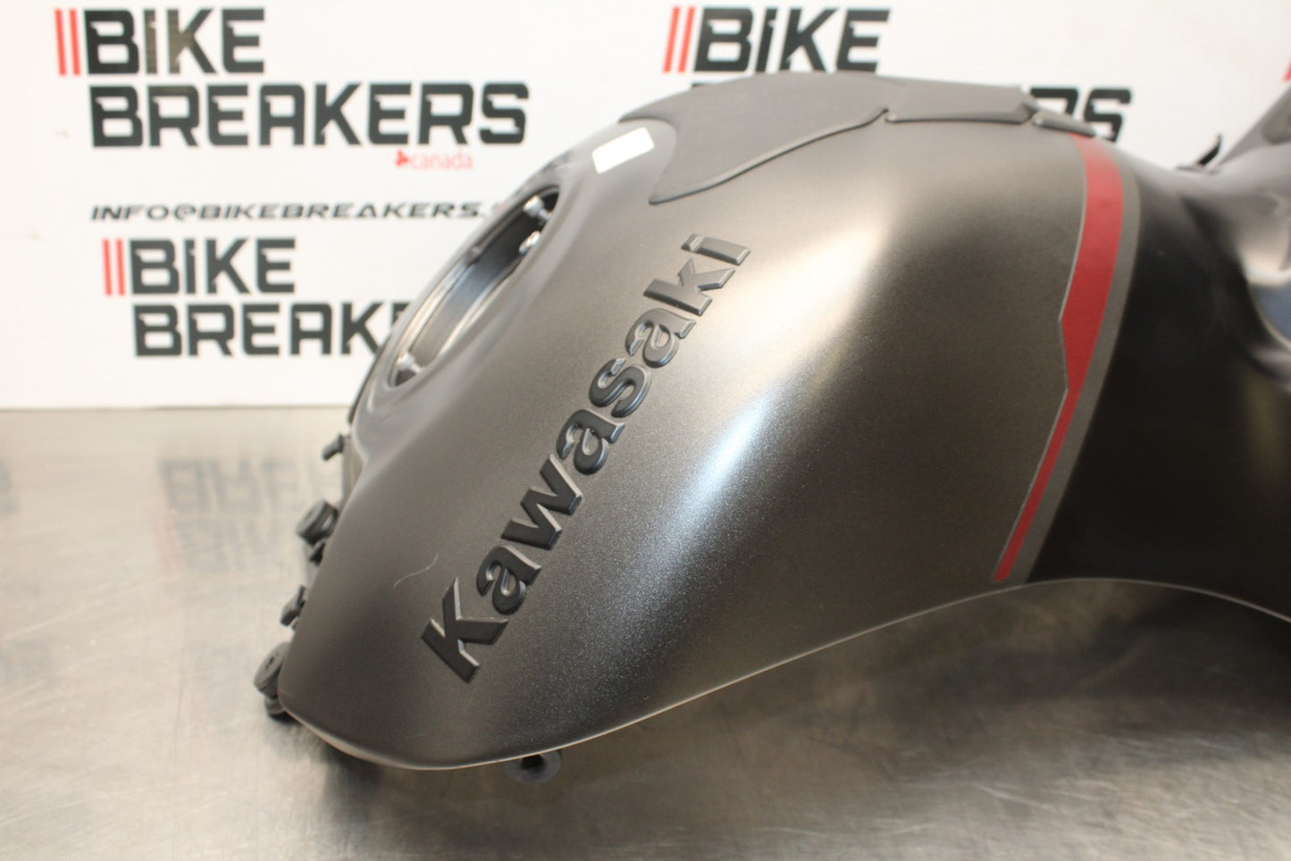 23-24 KAWASAKI NINJA ZX14R NEW!! GAS TANK FUEL CELL PETROL RESERVOIR BB764