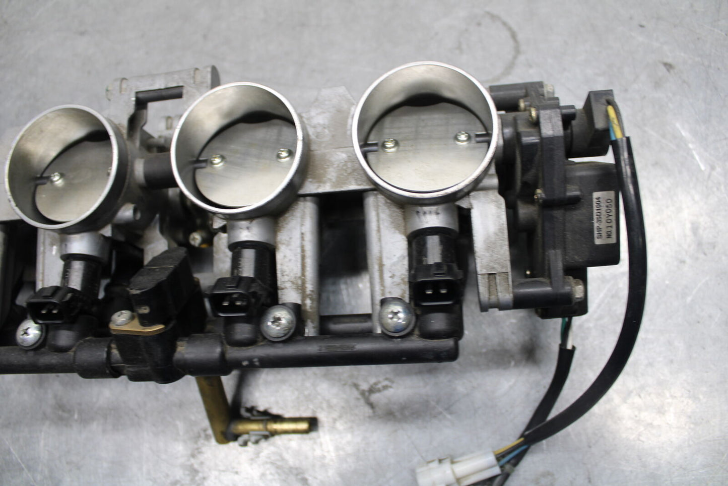 05-06 SUZUKI GSXR1000 MAIN FUEL INJECTORS / THROTTLE BODIES 13405-41G00 BB677