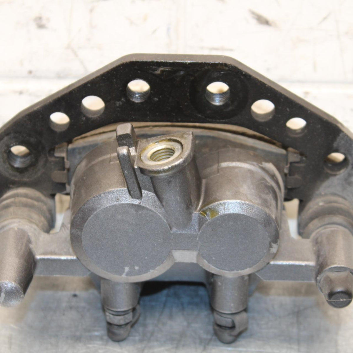 00-01 KAWASAKI ZZR600 REAR BACK BRAKE CALIPER W MOUNT BRACKET BB568