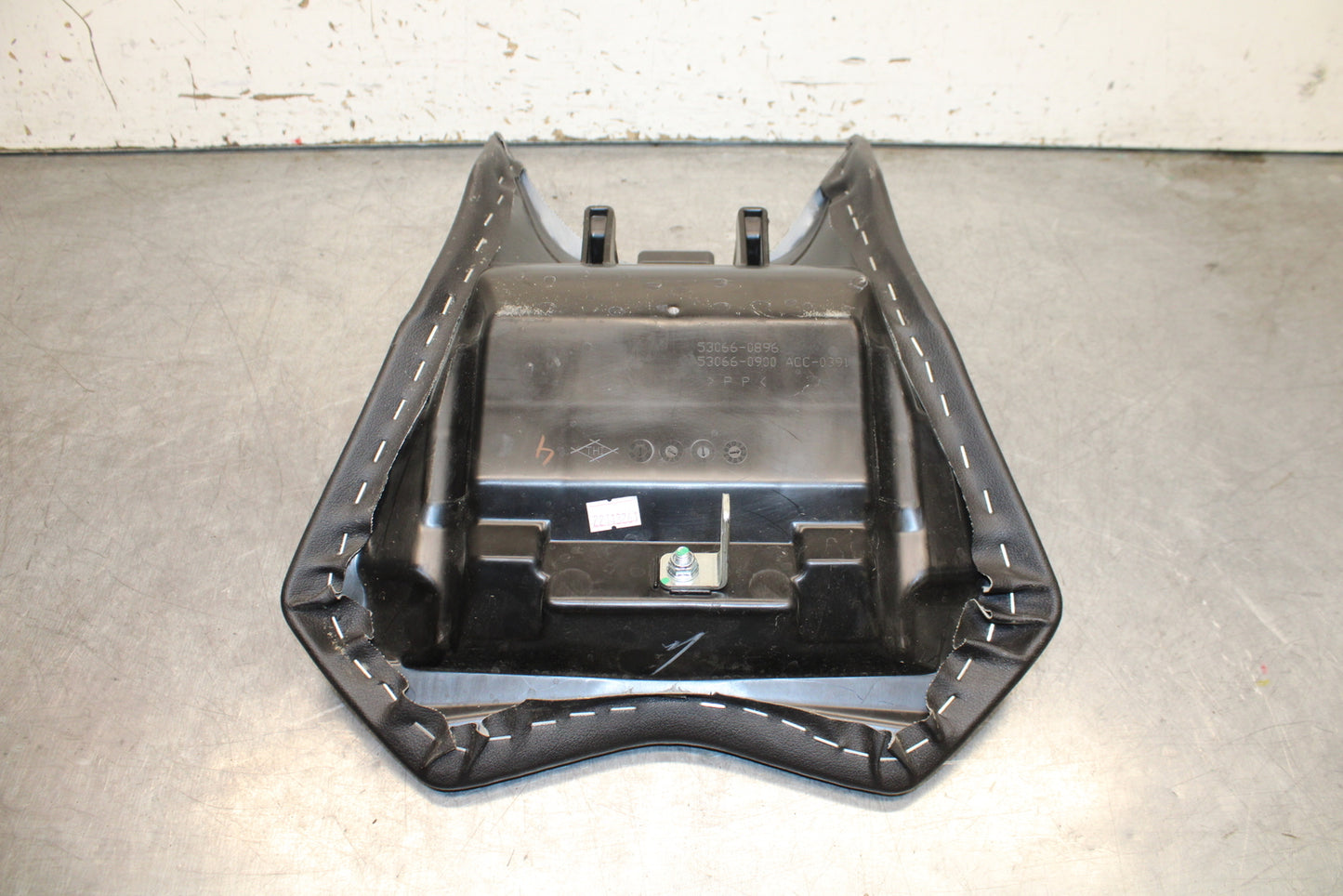 24 KAWASAKI NINJA 500 ABS FRONT DRIVERS SEAT PAD SADDLE PILLION BB730