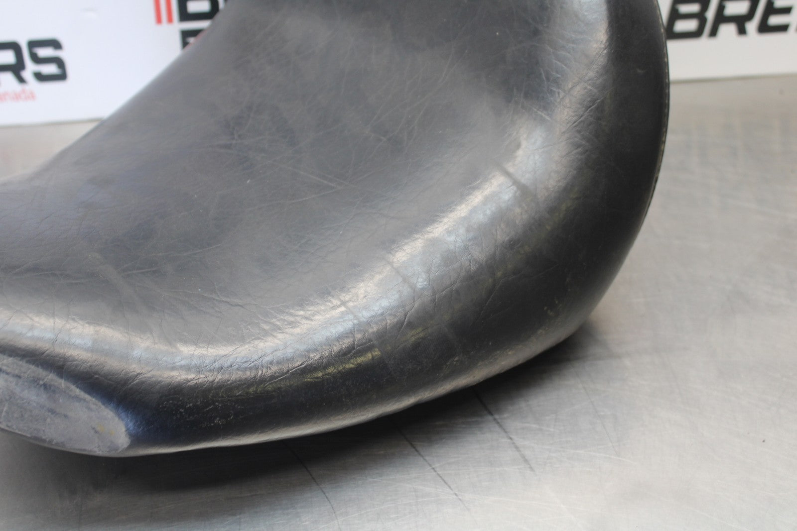 05-06 VICTORY KINGPIN DELUXE FRONT DRIVERS SEAT BB195