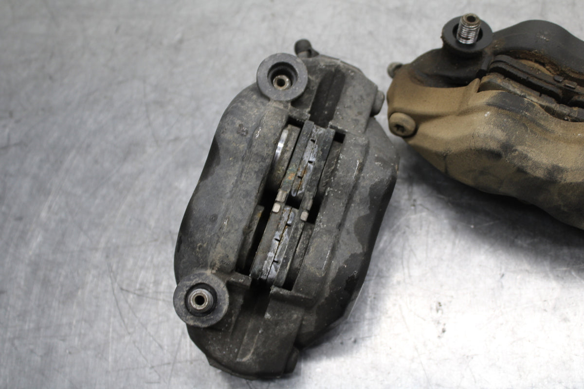 05-06 HONDA CBR600RR RIGHT LEFT FRONT BRAKE CALIPER SET PAIR CALIPERS BB739