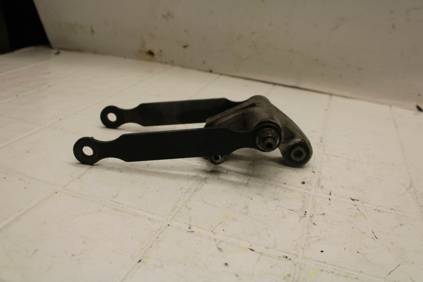 04-05 SUZUKI GSXR600 REAR DOGBONE SHOCK LINKAGE LINK BB18