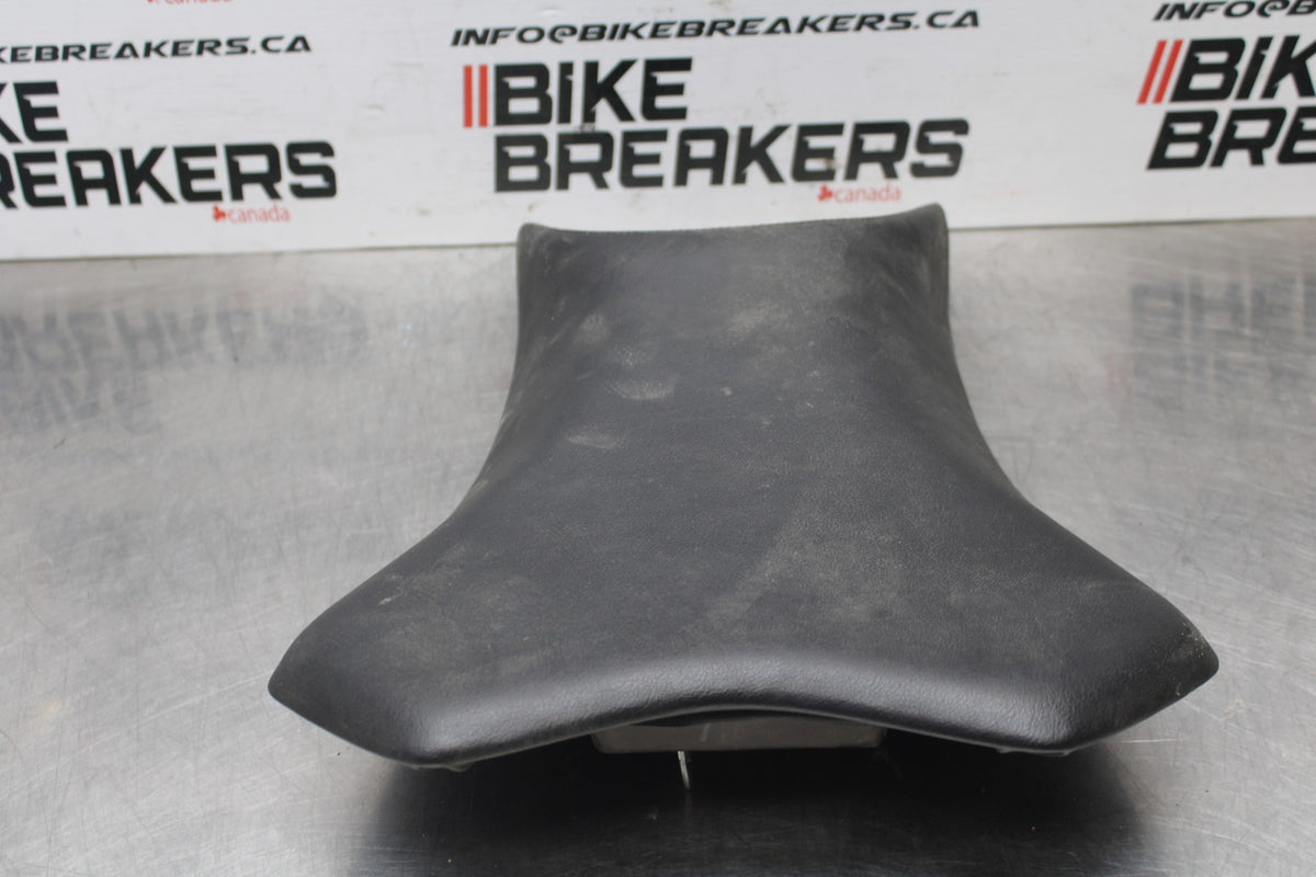 24 KAWASAKI NINJA 500 ABS FRONT DRIVERS SEAT PAD SADDLE PILLION BB818
