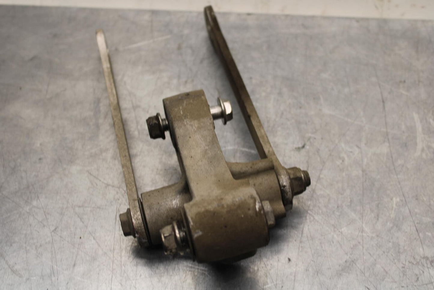 2011 Kawasaki Ninja ZX6R ZX600R REAR DOGBONE SHOCK LINKAGE LINK 39007-0006 BB587