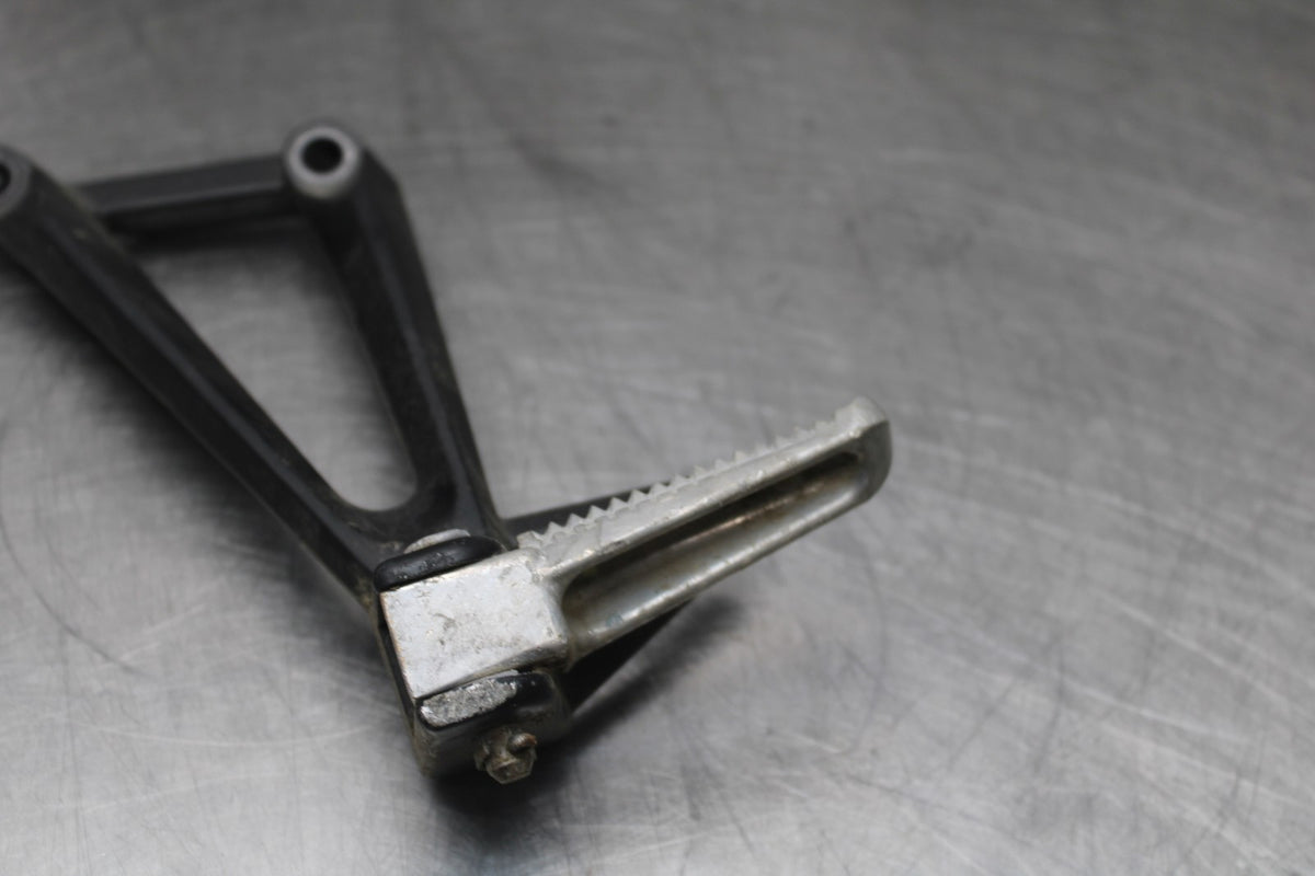 23 YAMAHA YZF R3 LEFT REAR BACK PASSENGER PEG BB806