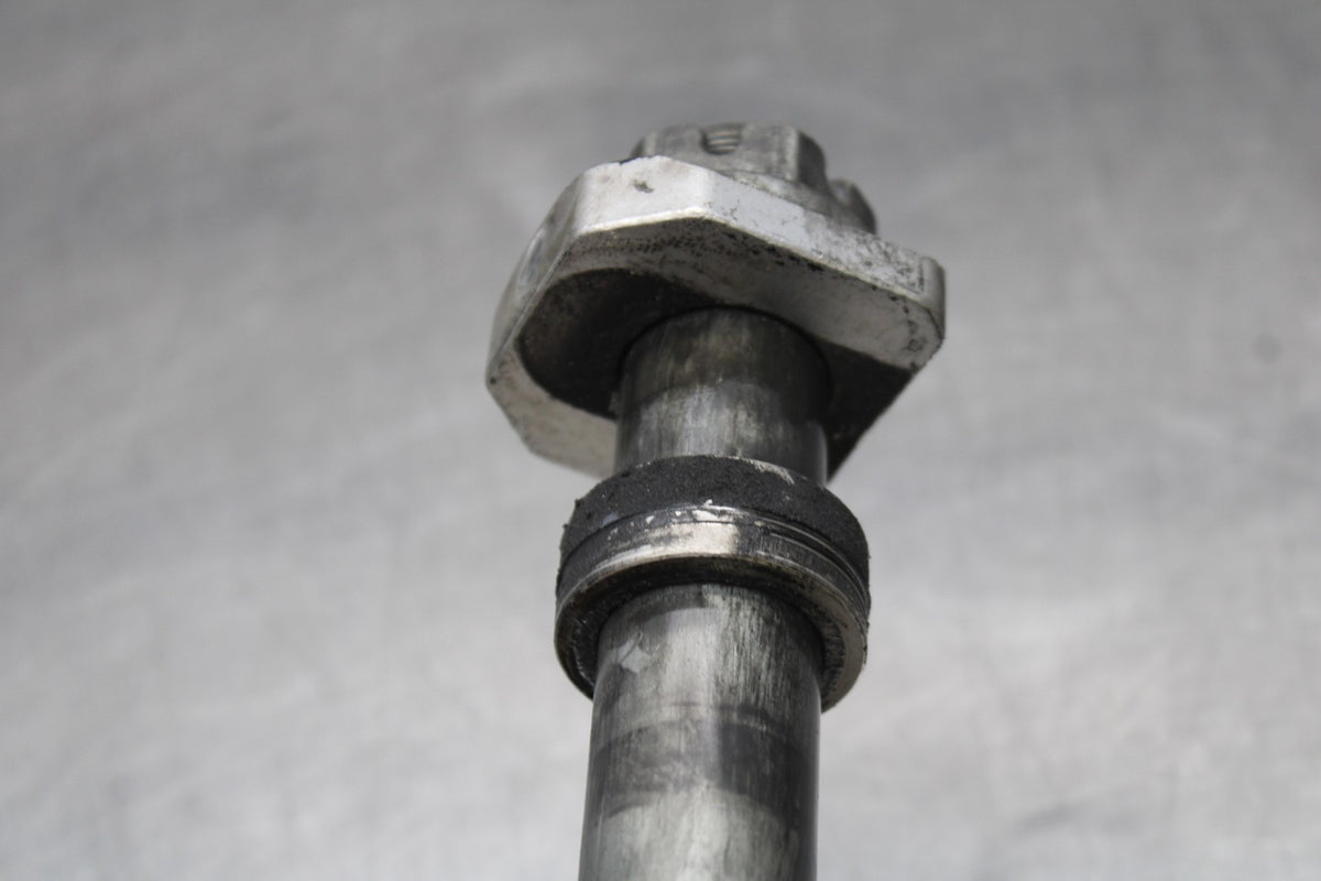 05-06 SUZUKI GSXR1000 REAR AXLE BACK WHEEL RIM PIVOT BOLT AXEL BB857