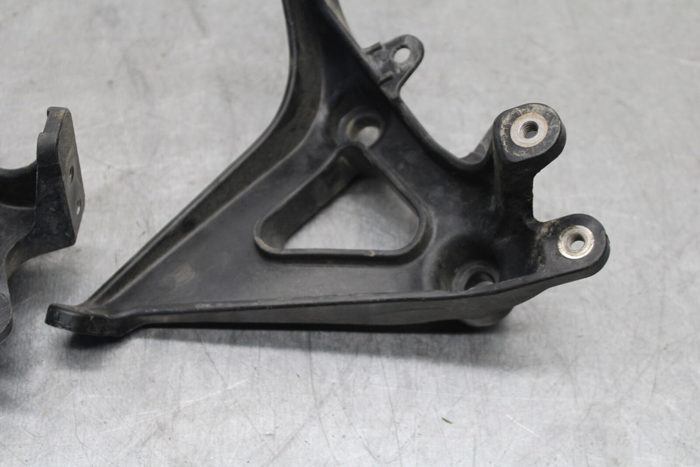 09-24 YAMAHA RAPTOR 700R FRONT FENDER LEFT RIGHT STAY BRACKETS BB654