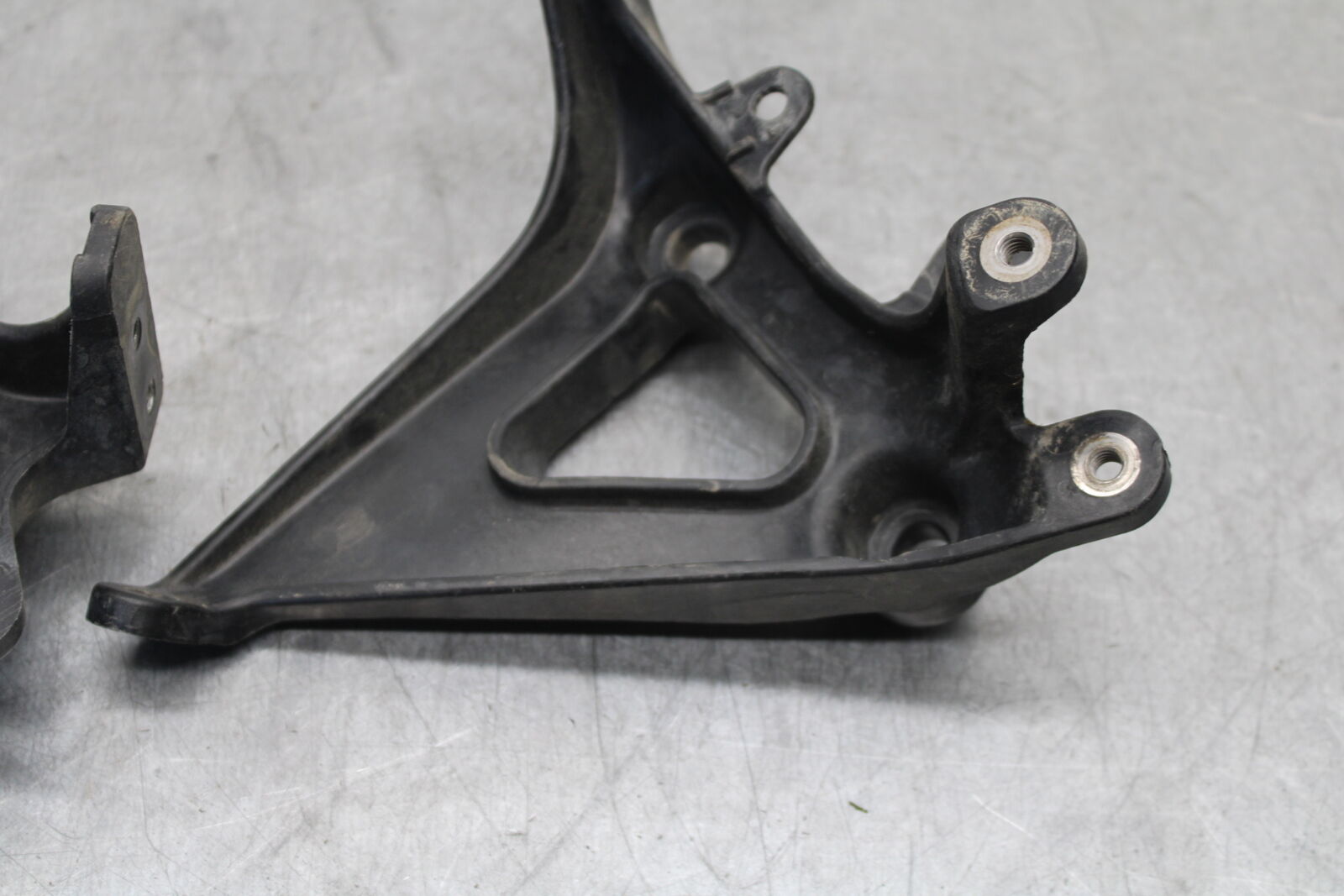 09-24 YAMAHA RAPTOR 700R FRONT FENDER LEFT RIGHT STAY BRACKETS BB654