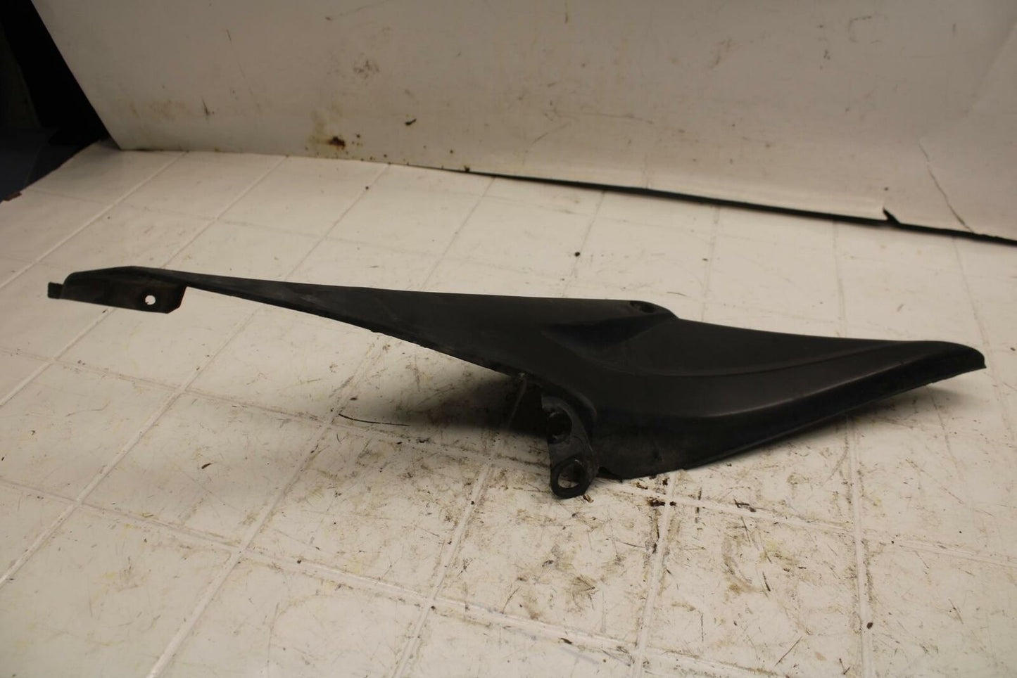 05-06 HONDA CBR600RR RIGHT FRONT SIDE SEAT SADDLE PANEL TRIM COWL FAIRING BB399