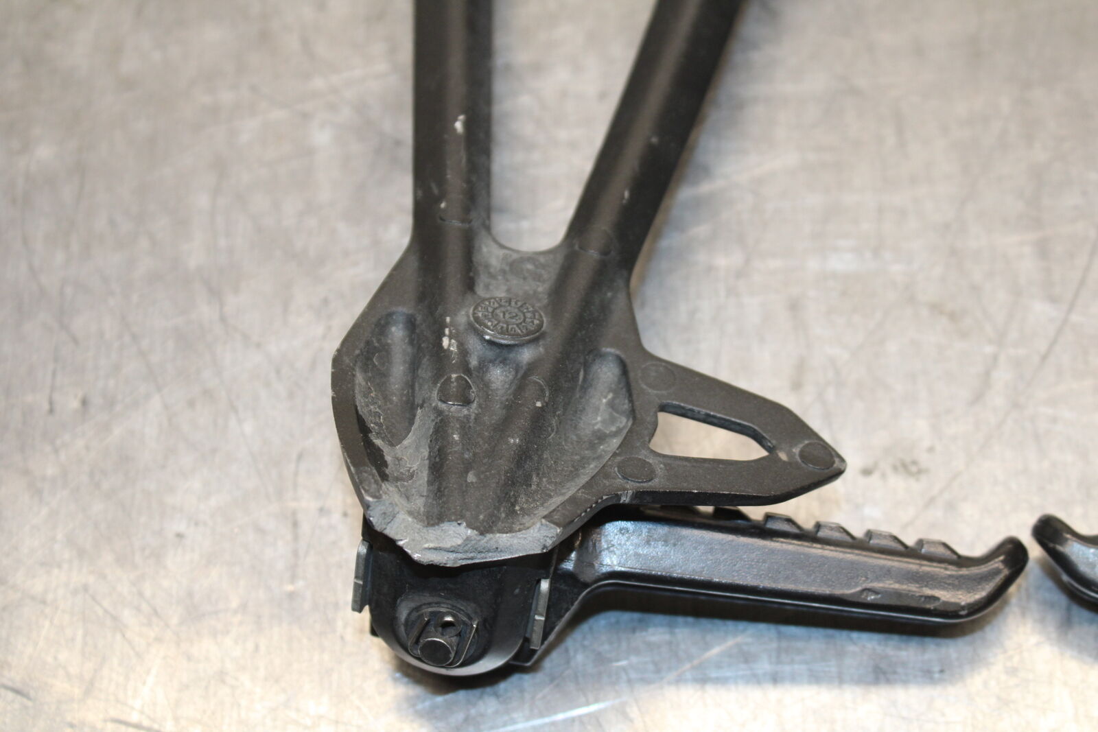 13-17 KAWASAKI NINJA ZX6R ZX636E REAR BACK PASSENGER PEG SET PAIR BB735