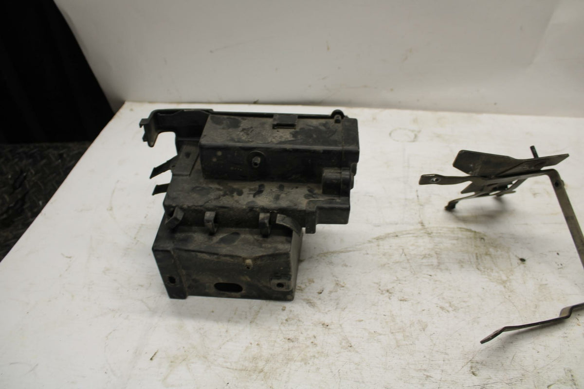 06 HONDA SHADOW 750 VT750C BATTERY TRAY BOX HOLDER BB352