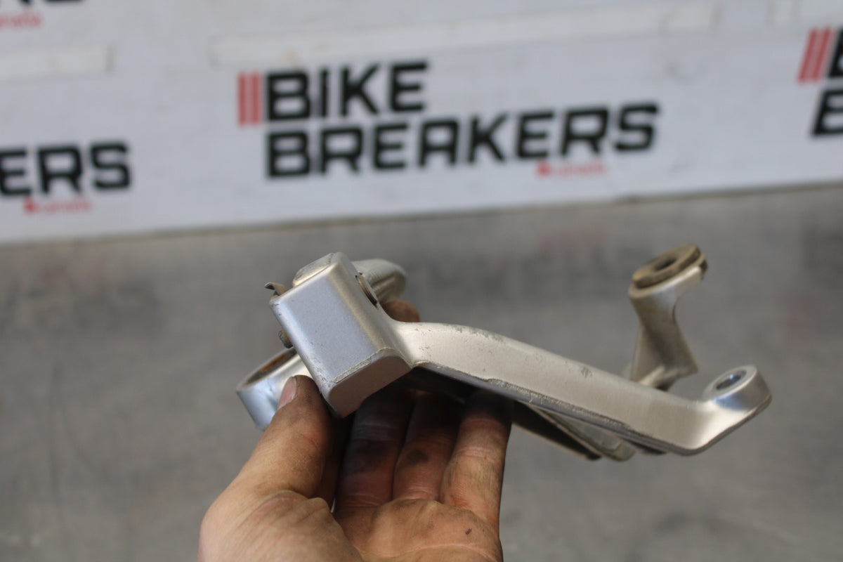 97-00 SUZUKI GSXR600 SRAD RIGHT REAR BACK PASSENGER PEG BB921