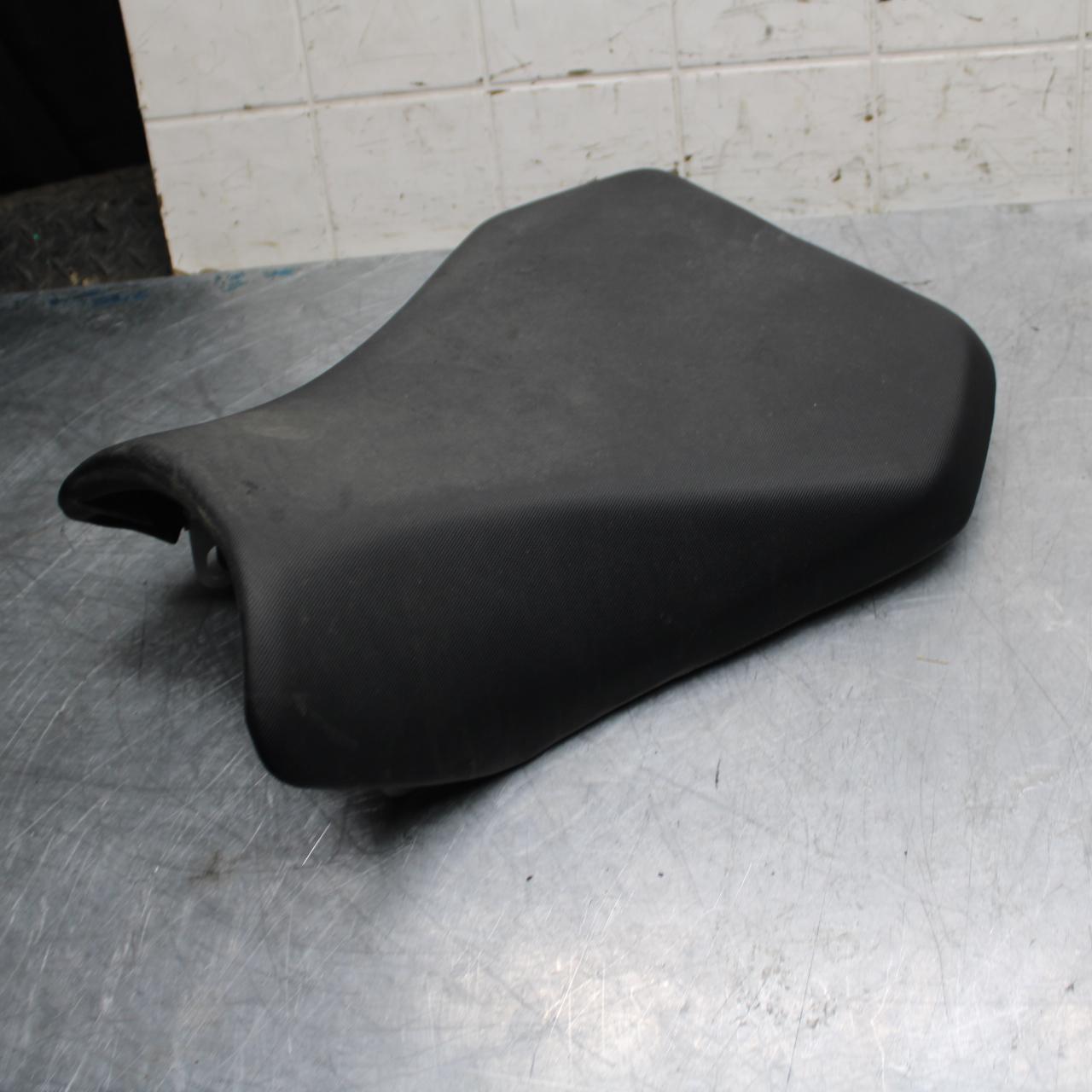 11-22 SUZUKI GSXR 600  FRONT DRIVERS SEAT PAD SADDLE  BB485