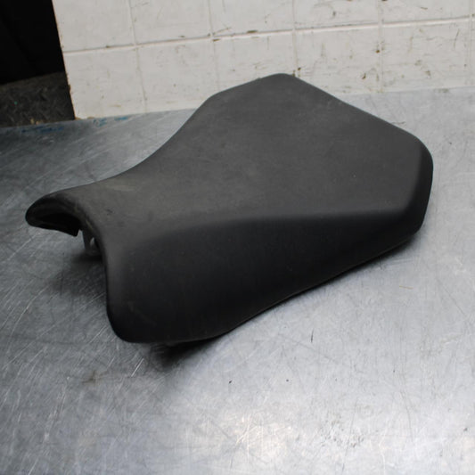 11-22 SUZUKI GSXR 600  FRONT DRIVERS SEAT PAD SADDLE  BB485