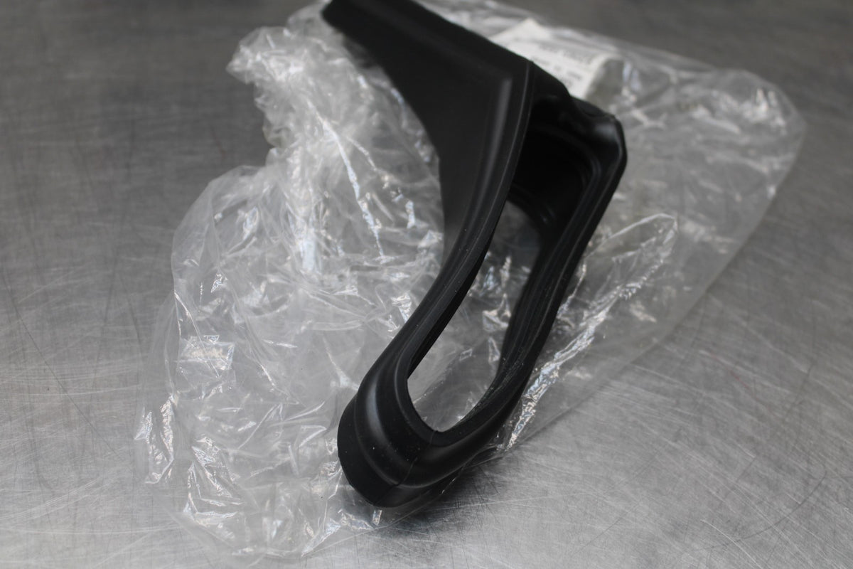 00-02 KAWASAKI NINJA ZX6R NOS NEW AIR INTAKE GRILL SCOOP BB750