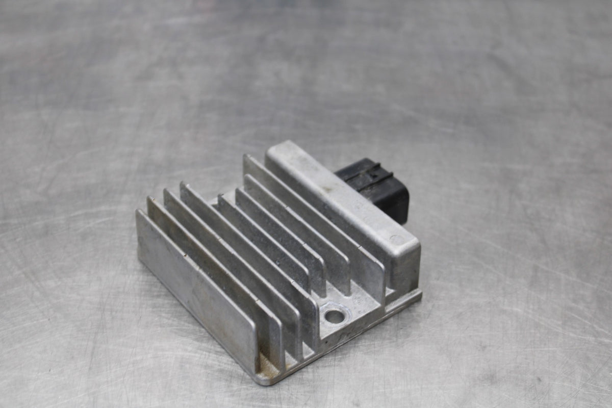 23-26 KAWASAKI NINJA ZX4RR RECTIFIER VOLTAGE REGULATOR BB872
