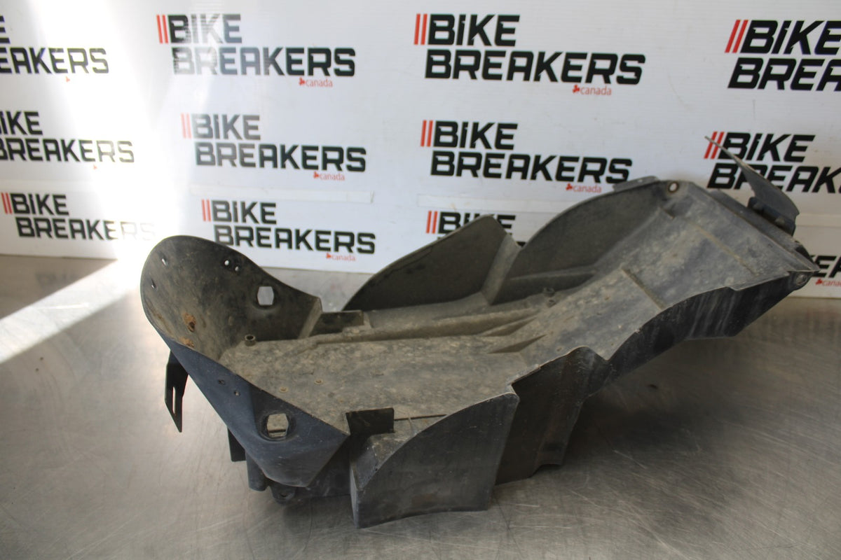 97-00 SUZUKI GSXR600 SRAD REAR BACK TAIL UNDERTAIL BATTERY TRAY PLASTIC BB921