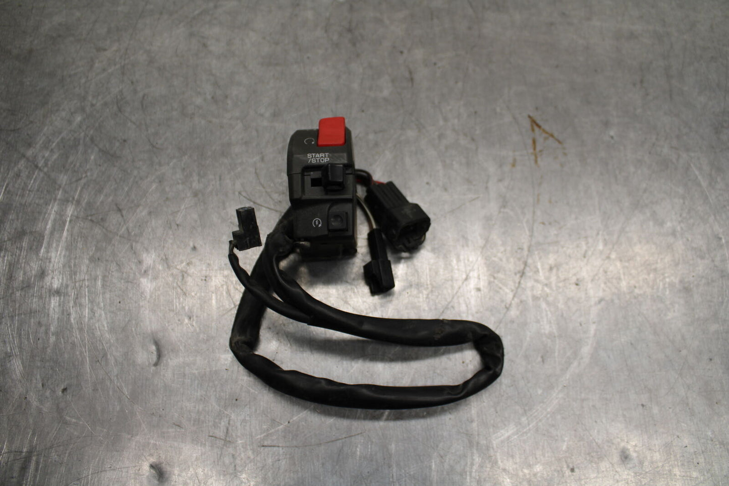 06-07 KAWASAKI NINJA ZX10R RIGHT CLIP ON KILL OFF START SWITCH SWITCHES  BB115