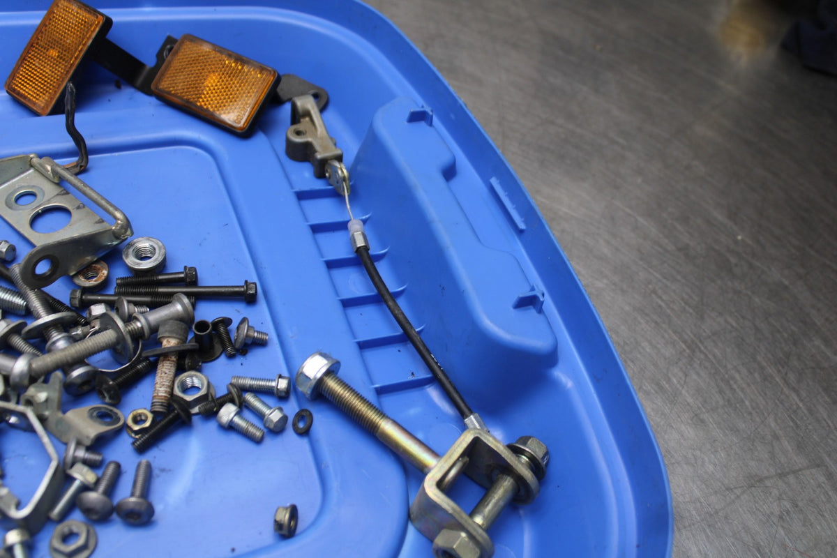 98-05 HONDA SUPER HAWK 1000 VTR1000F MOUNTING BOLTS HARDWARE SCREWS BB924