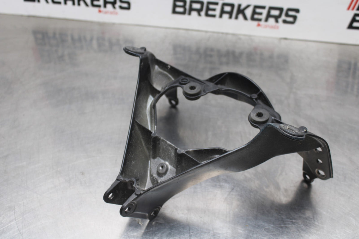 06-07 SUZUKI GSXR600 UPPER FAIRING MIRROR GAUGES STAY BRACKET BB836