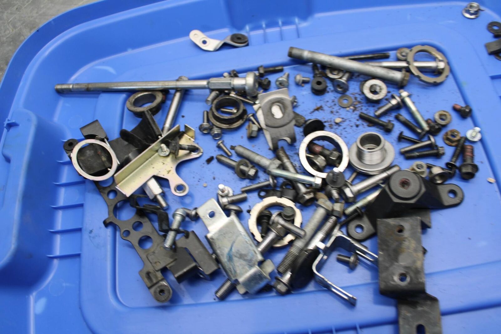 2008 Kawasaki Ninja ZX10R LEFTOVER MOUNTING BOLTS HARDWARE MOTOR SCREWS BB524