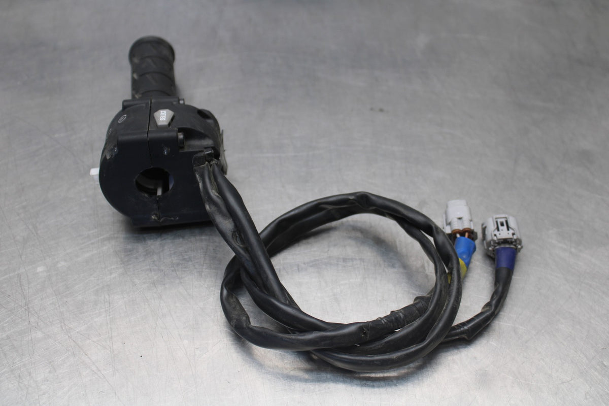 23-26 KAWASAKI NINJA ZX4RR RIGHT CLIP ON HANDLE KILL OFF START SWITCHES BB898