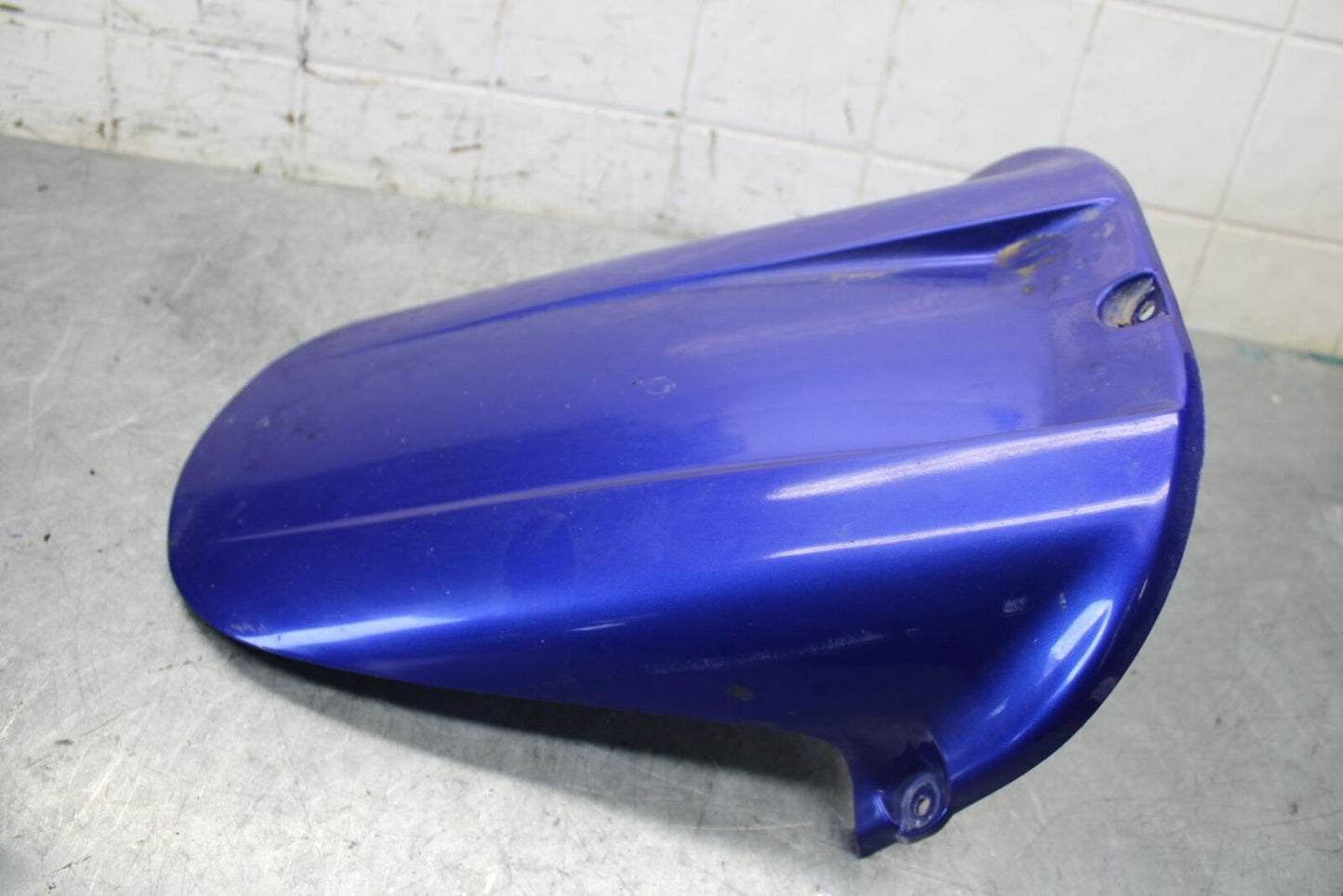 1998 Yamaha YZF R1 REAR BACK WHEEL TIRE HUGGER FENDER 99999-03155-00 BB53
