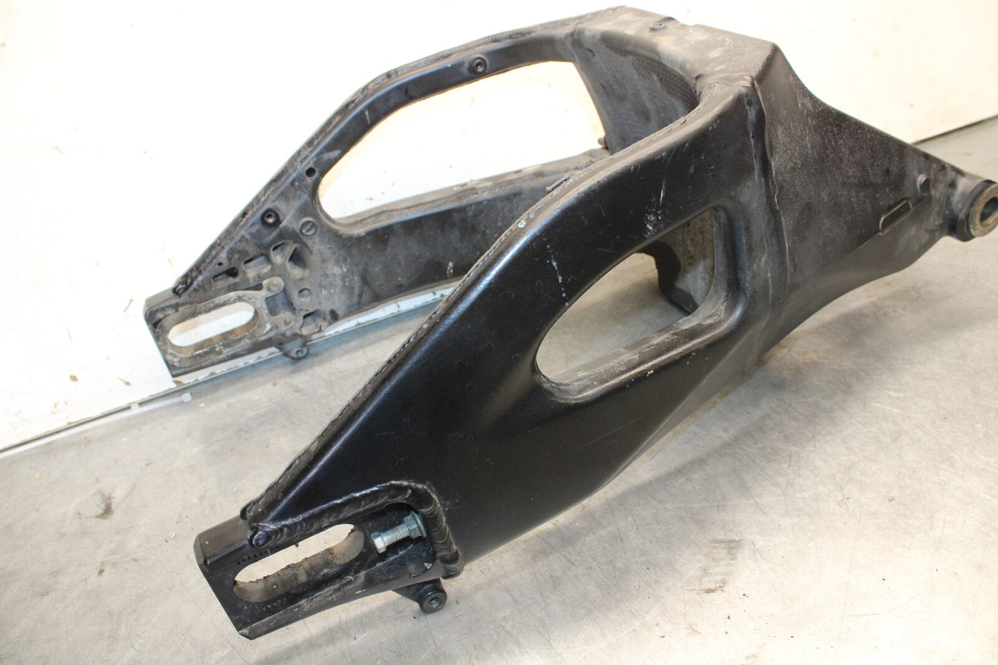 05-06 SUZUKI GSXR1000 REAR SWINGARM SUSPENSION SWING ARM 61000-41G00-YAP BB663