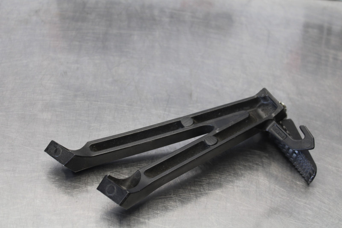 11-26 SUZUKI GSXR750 LEFT REAR BACK PASSENGER PEG BB882