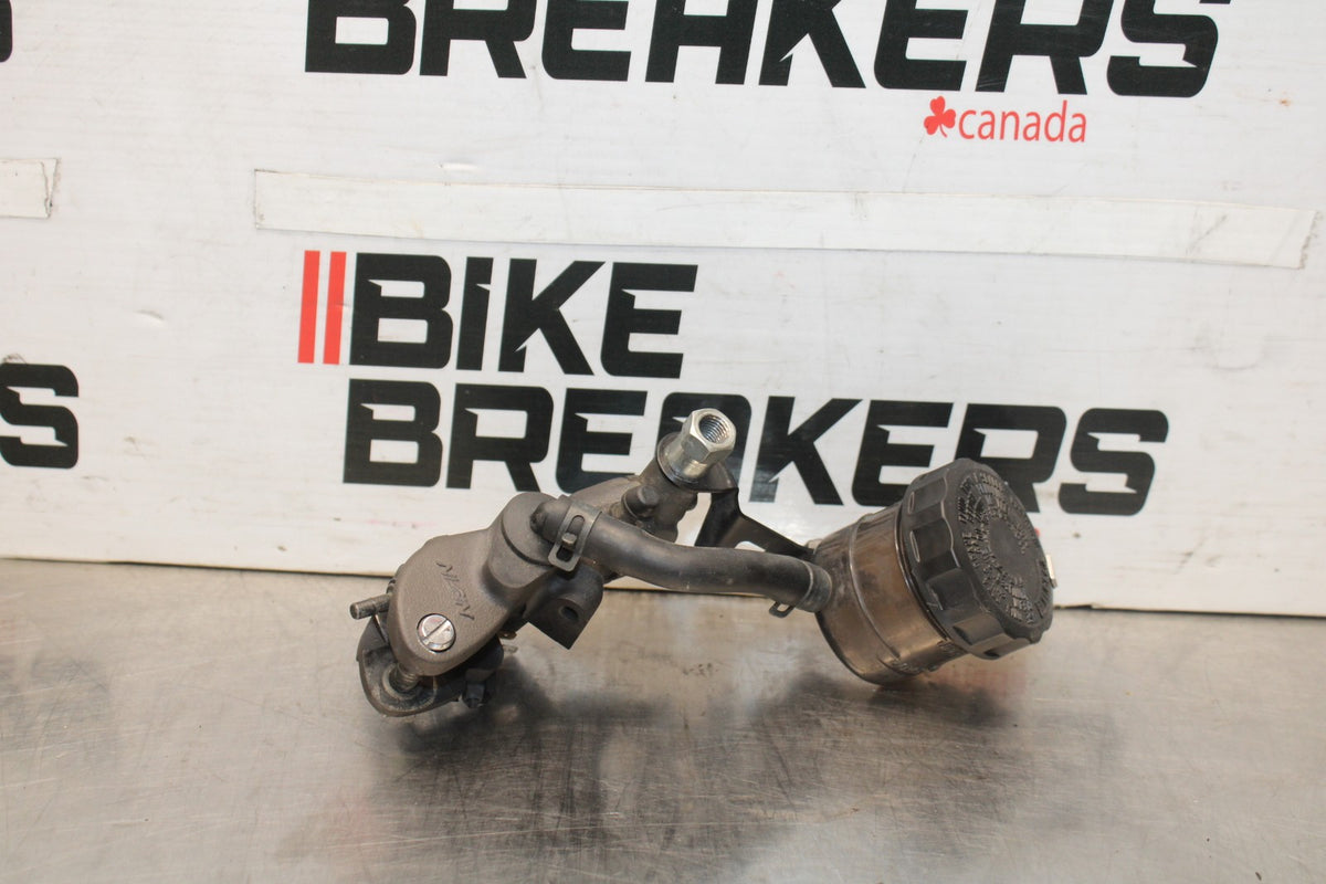 23 KAWASAKI Z900RS FRONT BRAKE MASTER CYLINDER BB935