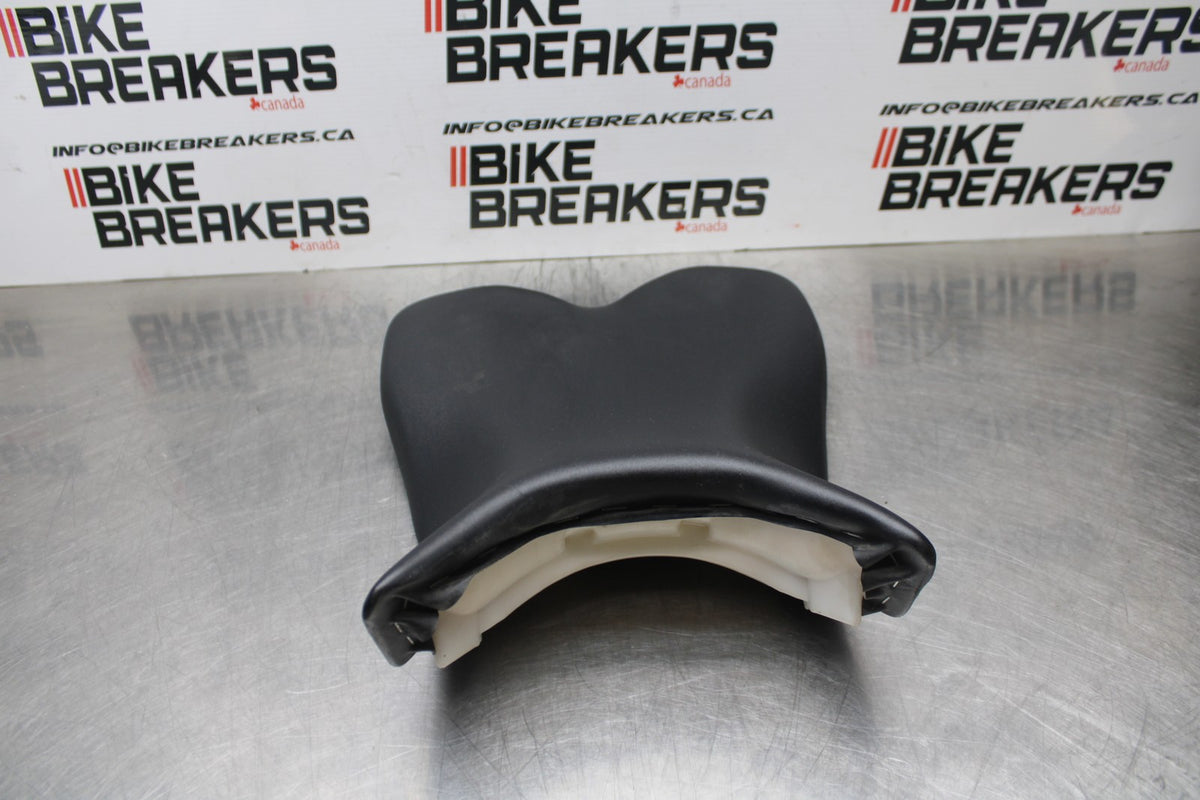 07 SUZUKI GSXR1000 FRONT DRIVERS SEAT PAD SADDLE PILLION BB770