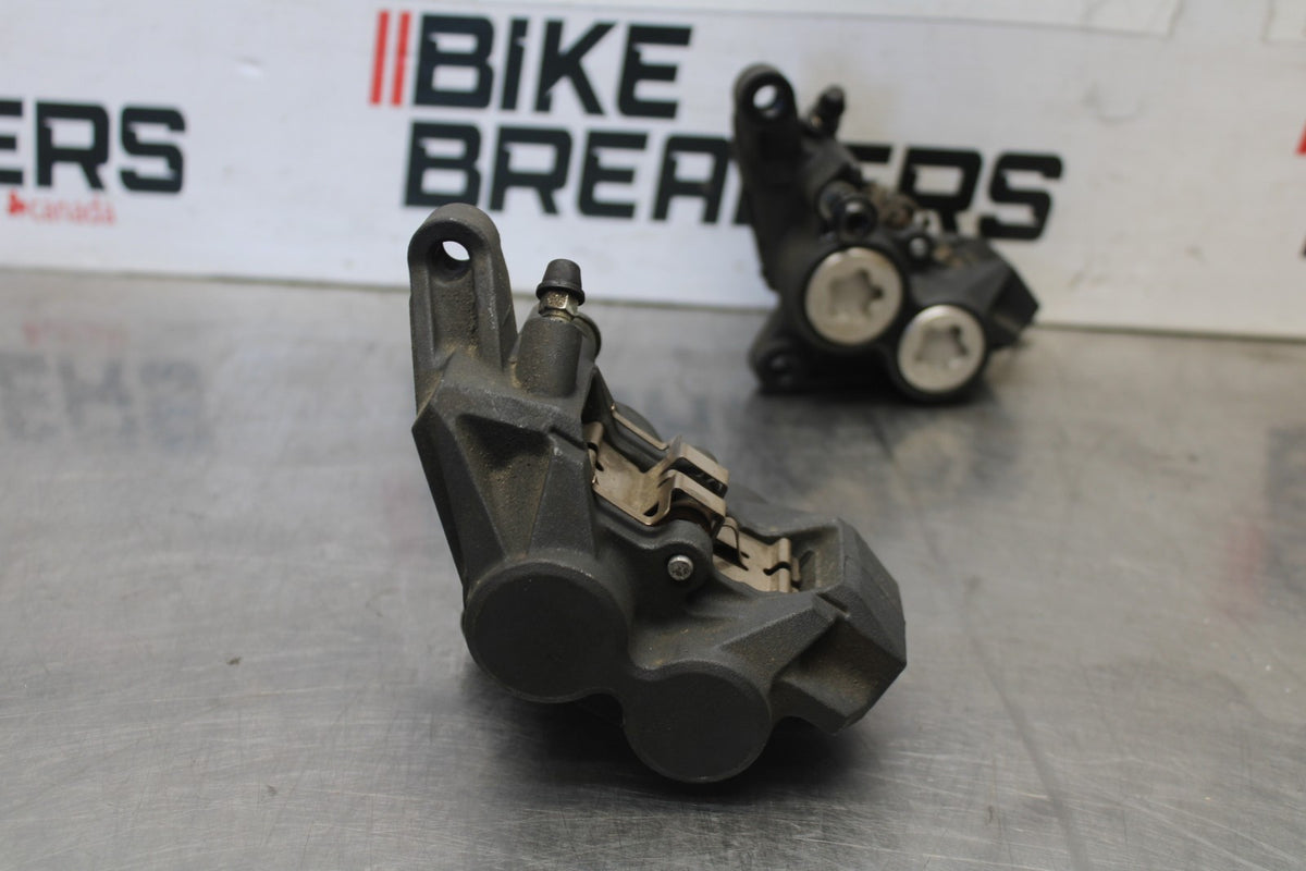 23-24 YAMAHA MT-07 RIGHT LEFT FRONT BRAKE CALIPER SET PAIR CALIPERS BB927