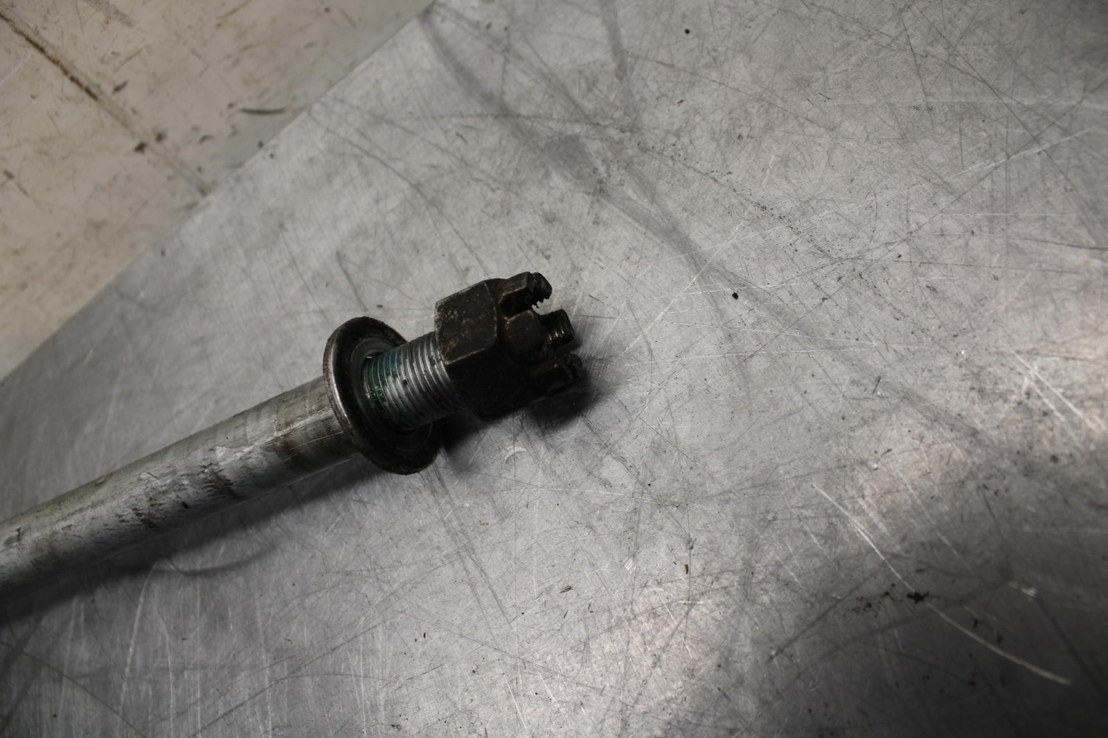 11-14 KAWASAKI VERSYS 650 LE 650C REAR AXLE WHEEL RIM PIVOT BOLT AXEL BB498