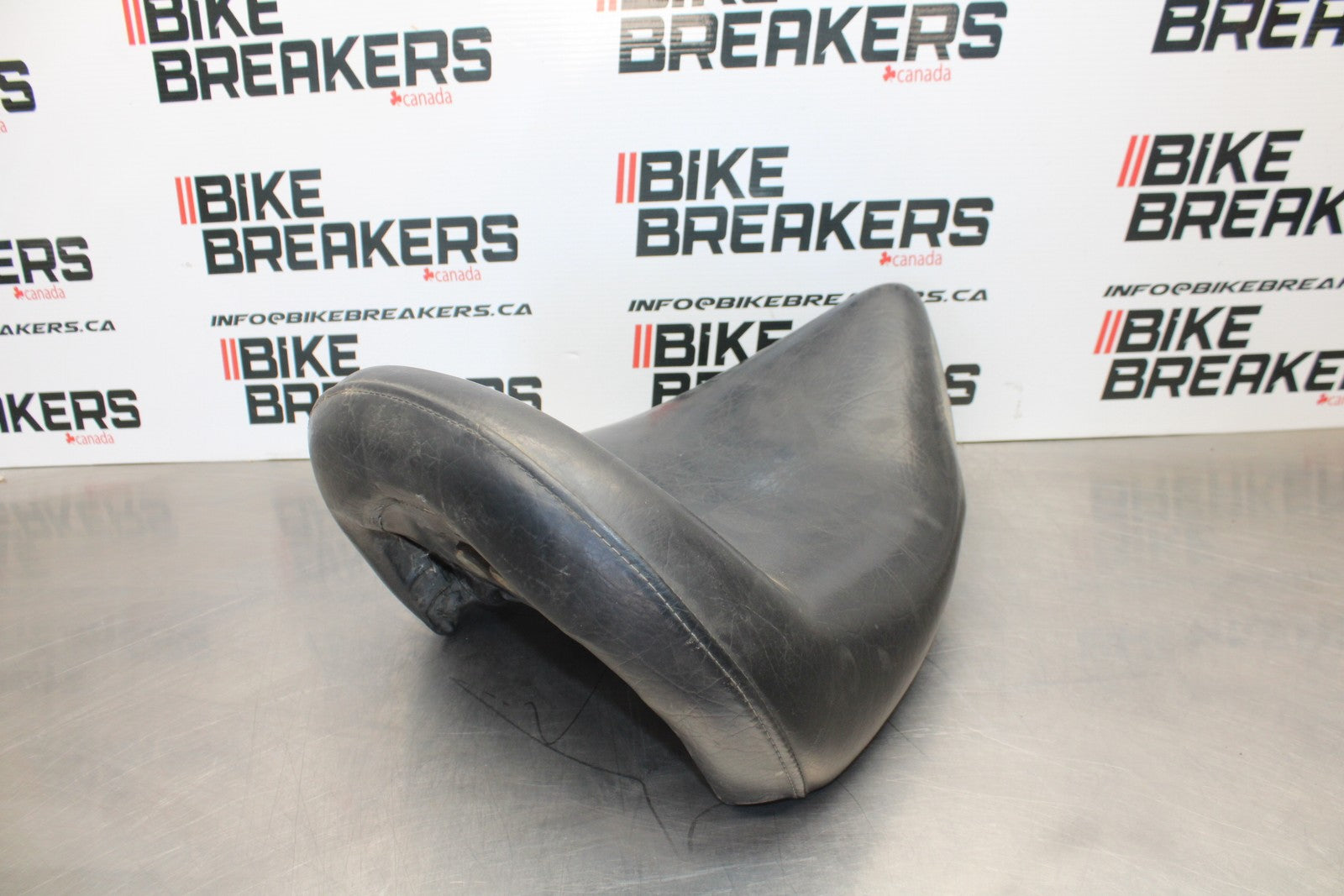 05-06 VICTORY KINGPIN DELUXE FRONT DRIVERS SEAT BB195