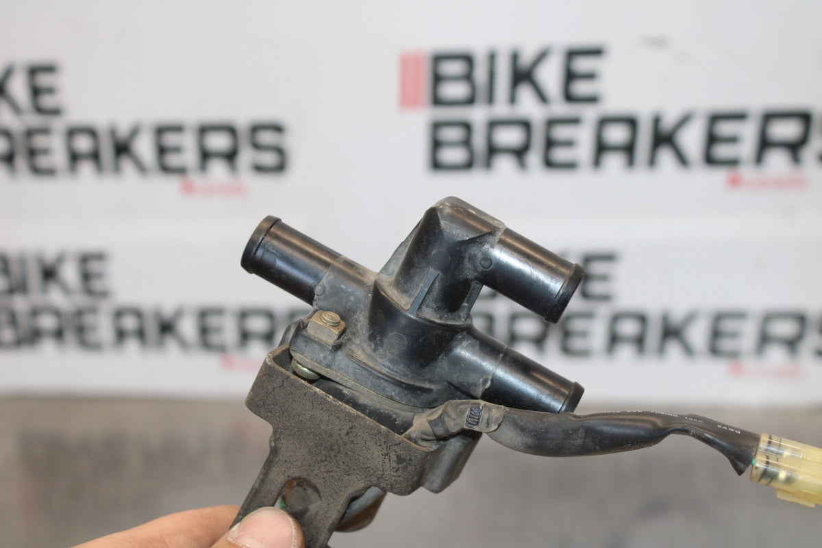 05 YAMAHA YZF R6 AIR VALVE SOLENOID TOP ENGINE SWITCH SENSOR BB894
