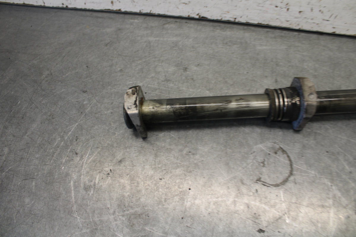 04 SUZUKI GSXR600 REAR AXLE BACK WHEEL RIM PIVOT BOLT AXEL 64711-33E10  BB676