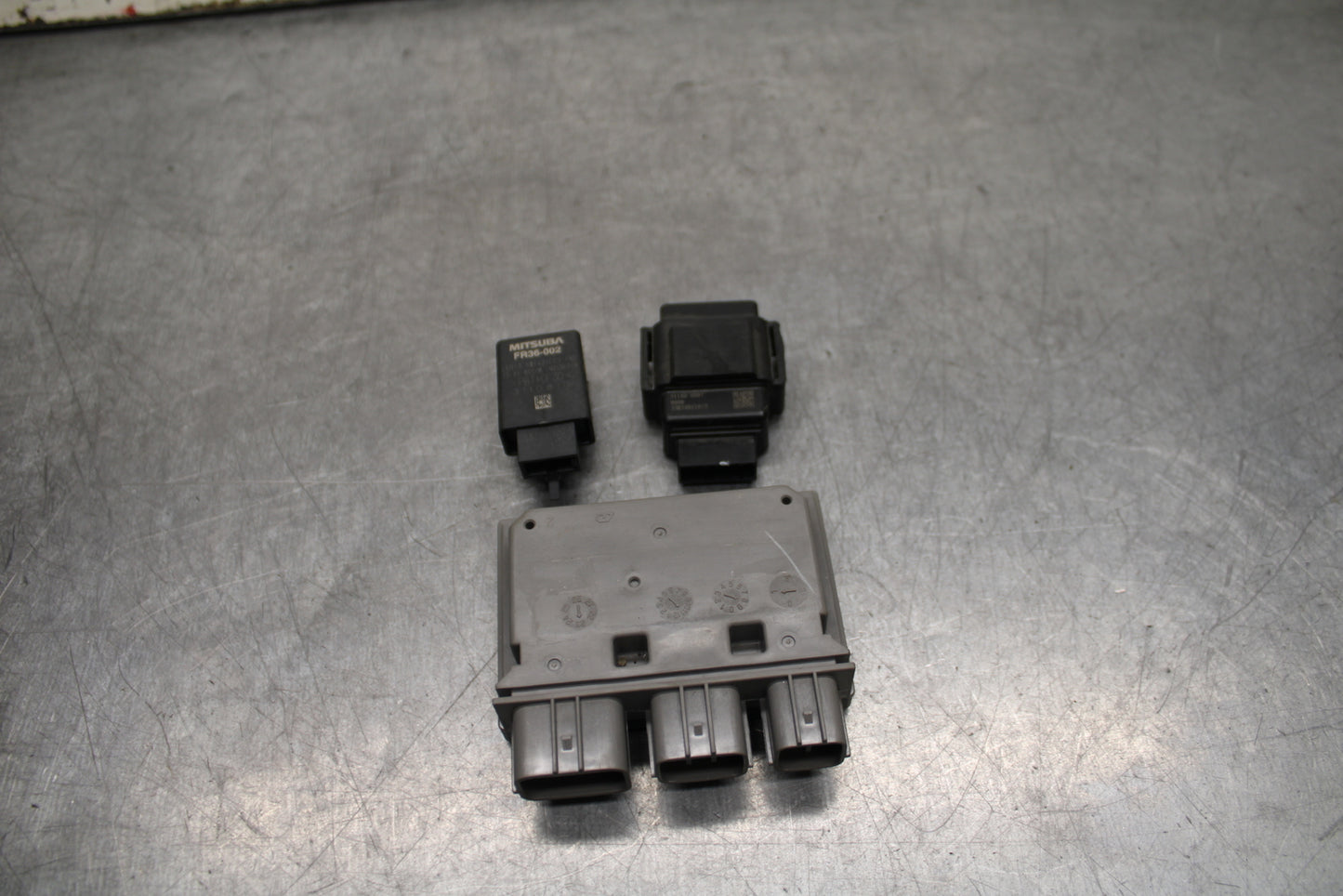 24 KAWASAKI NINJA 500 ABS RELAY ASSEMBLY FUSE BOX SET BB730