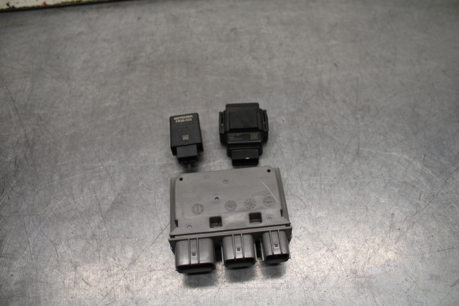 24 KAWASAKI NINJA 500 ABS RELAY ASSEMBLY FUSE BOX SET BB730