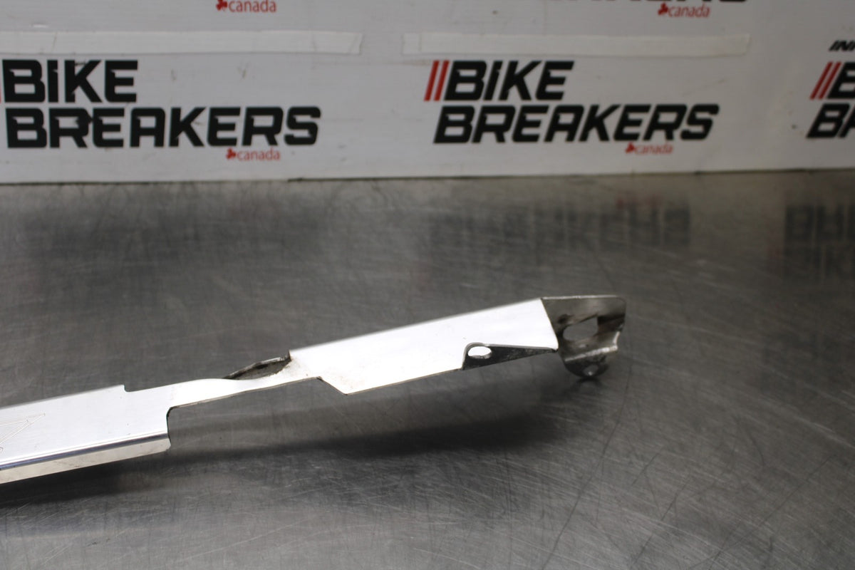03 YAMAHA YZF R1 REAR BACK DRIVE CHAIN GUARD COVER SHIELD BB895
